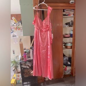 6 bridesmaids dresses (3 coral and 3 yellow) with 6 ties all never worn.